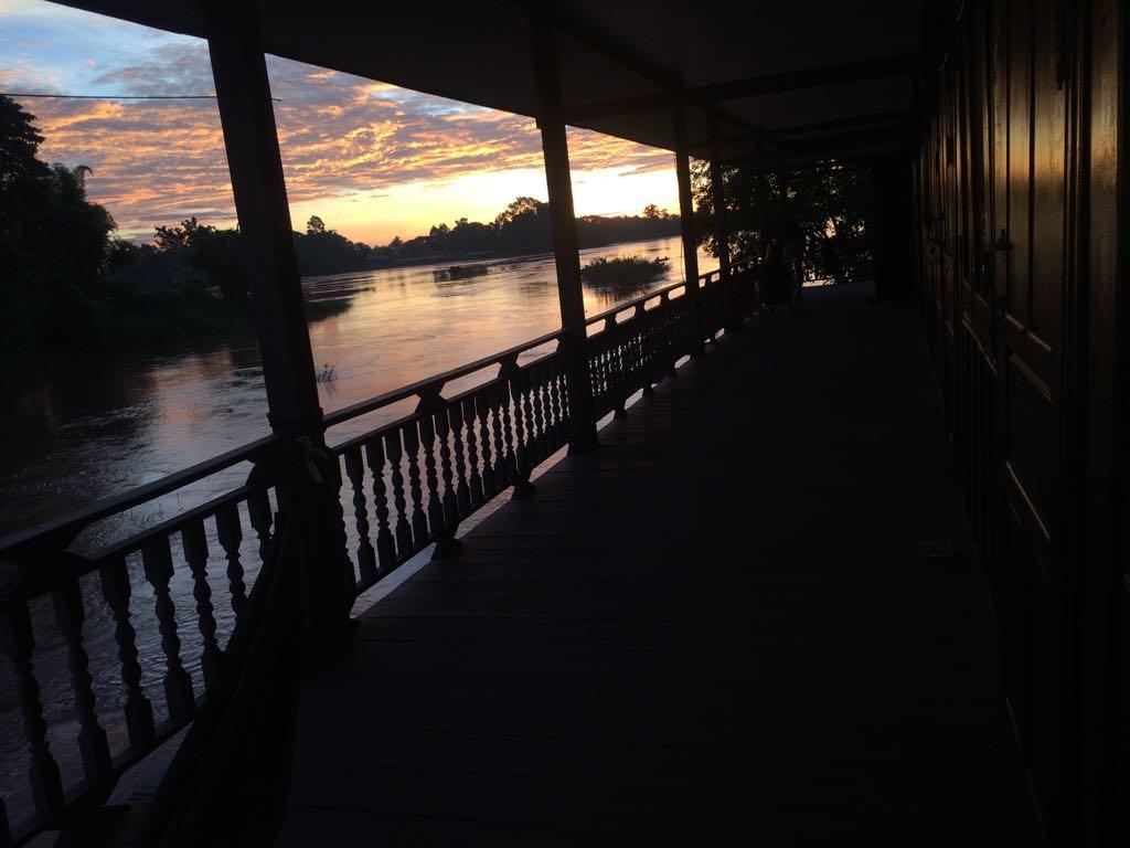 Riverside Bungalow Hotel Ban Dondét Eksteriør billede