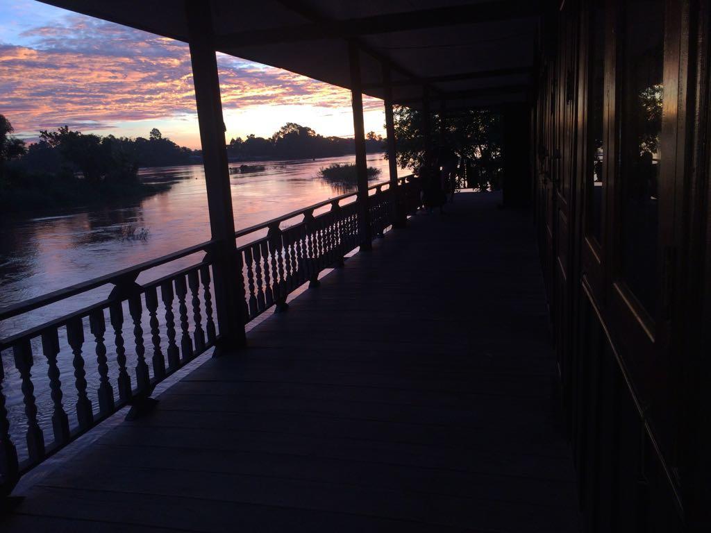 Riverside Bungalow Hotel Ban Dondét Eksteriør billede