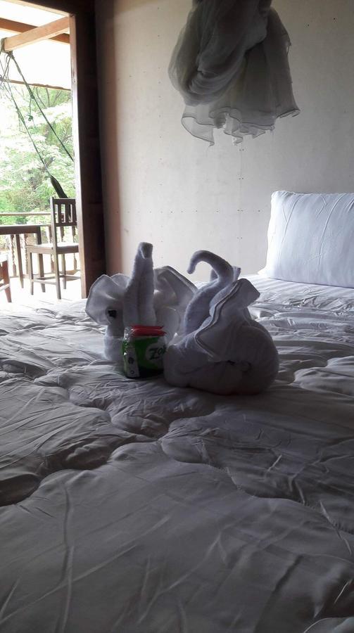 Riverside Bungalow Hotel Ban Dondét Eksteriør billede