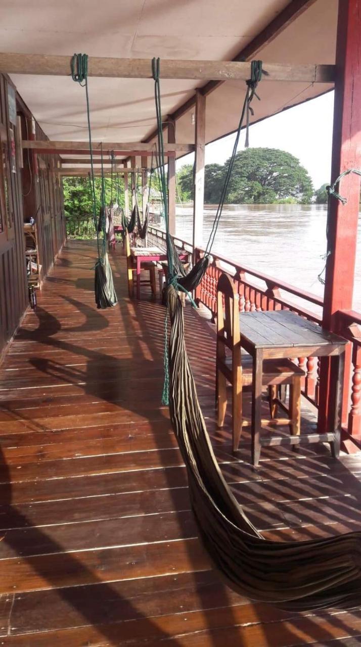 Riverside Bungalow Hotel Ban Dondét Eksteriør billede