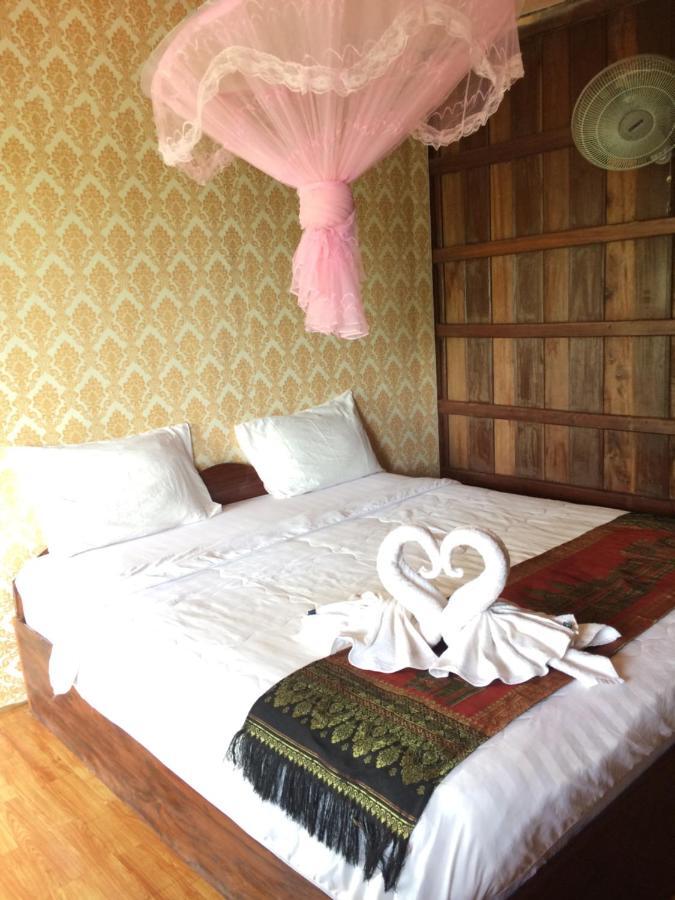 Riverside Bungalow Hotel Ban Dondét Eksteriør billede