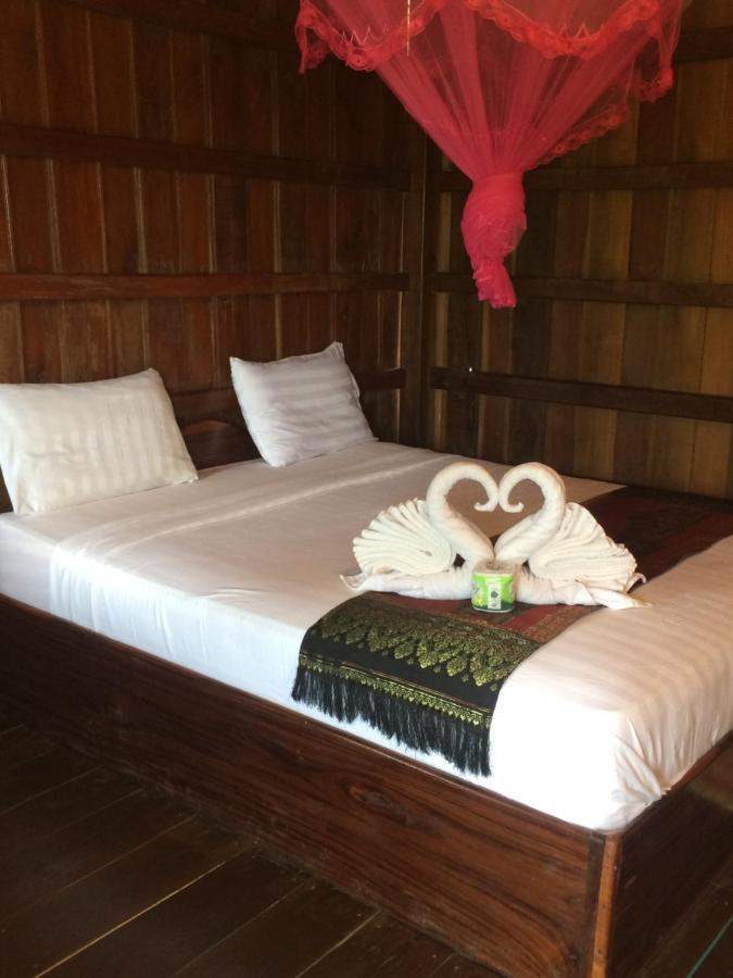 Riverside Bungalow Hotel Ban Dondét Eksteriør billede